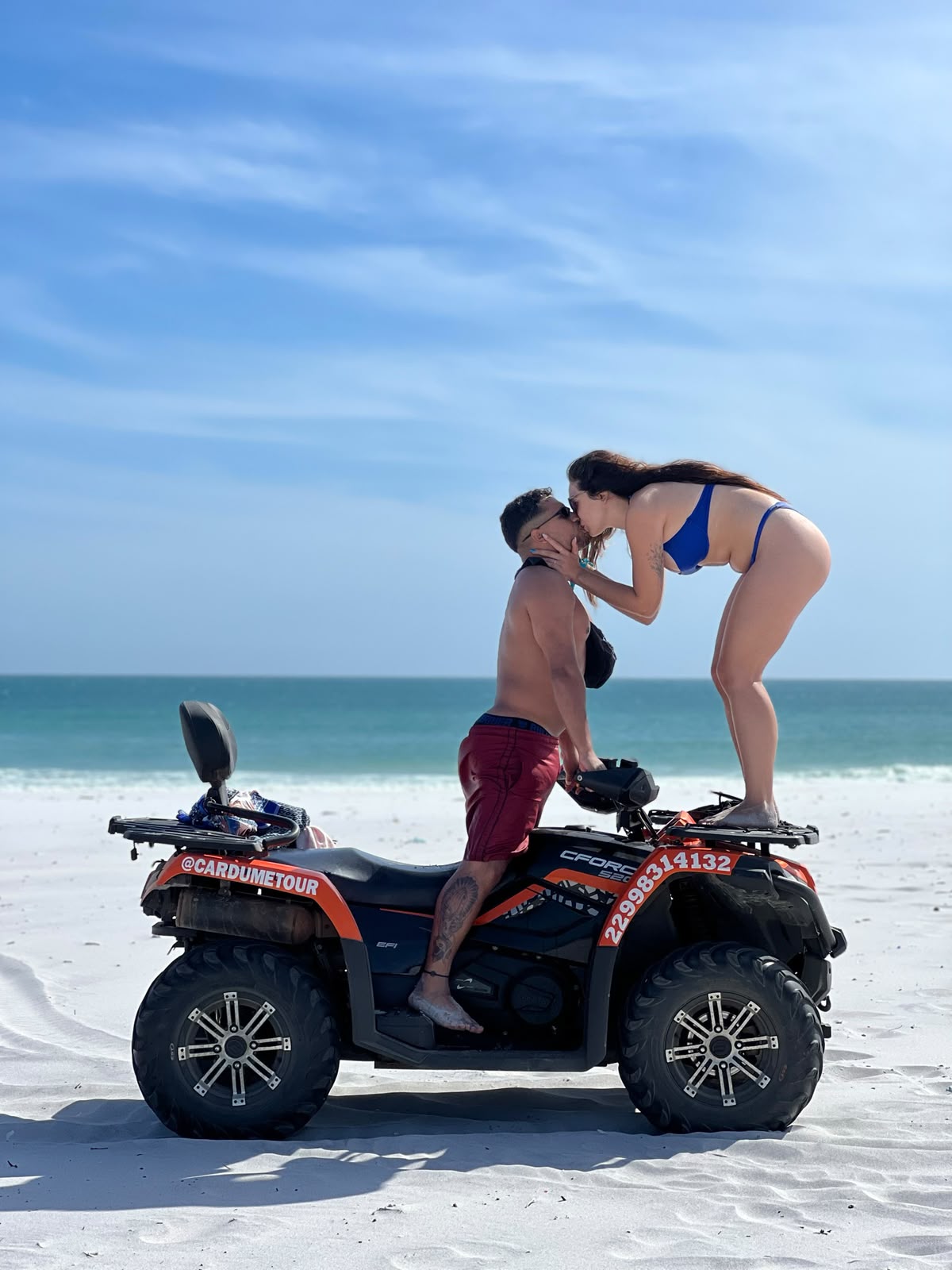 Gabriel e Letícia na praia