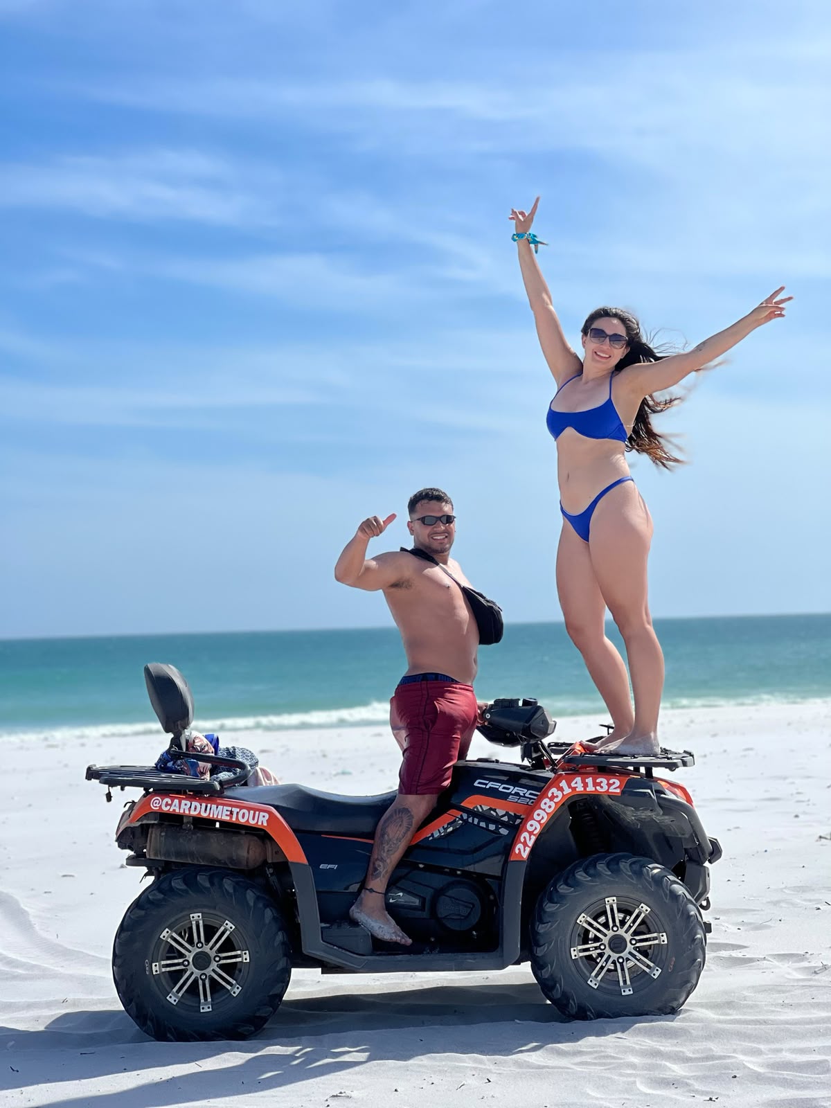 Gabriel e Letícia na praia
